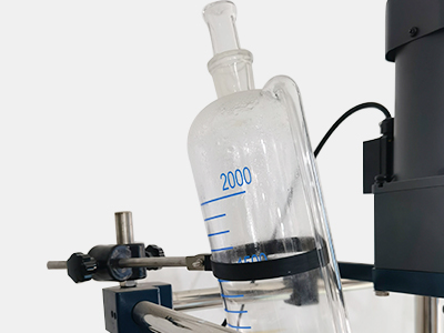 Reactor de vidrio de una sola capa de 100L detalle - Embudo de presión constante, puede alimentar líquido en la caldera de reacción.