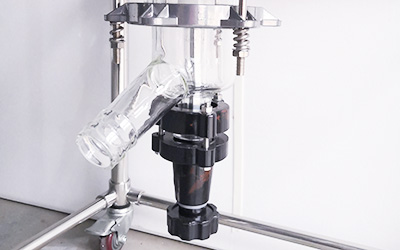 Reactor de vidrio con camisa de 200L detalle - Válvula de descarga, materiales fáciles de descargar. Piezas de PTFE para anticorrosión.