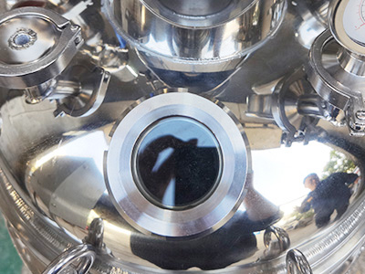 Reactor de acero inoxidable de doble capa de 30 l para destilación detalle - Visualizada en la ventana de cristal, se puede ver la reacción en el cuerpo del hervidor.