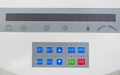 Centrífuga refrigerada de sobremesa HR-20 detalle - Pantalla LCD, muestra todos los parámetros del instrumento en tiempo real.