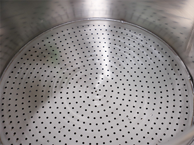 Sistema de filtración al vacío de acero inoxidable detalle - Embudo de acero inoxidable 304, orificio de 4 mm perforado en la parte inferior del embudo