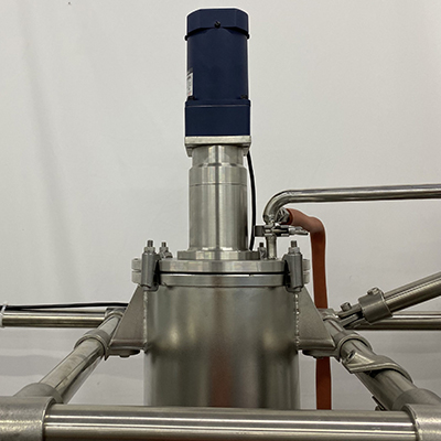 Destilación molecular de película limpia de acero inoxidable detalle - Sello magnético, sello especial de alto vacío, el vacío máximo puede estar dentro de 1 Pa (los reactores de vidrio convencionales utilizan sellos mecánicos, que no pueden alcanzar el vacío máximo).